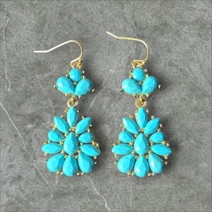 Avon fuax Turquoise Floral Drop Earrings